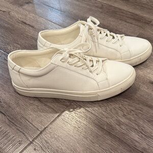 Men’s Nordstrom Rack Austin low top white sneakers. Size 9